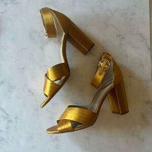 Pretty Ann Taylor Yellow Gold Satin Women's Heeled Sandals Sz 8.5